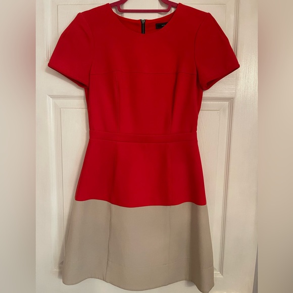 NWT! Brand new BCBGMAXAZRIA Hannah Dress size 4. Color BRGTRED CO (Red) - Picture 3 of 16